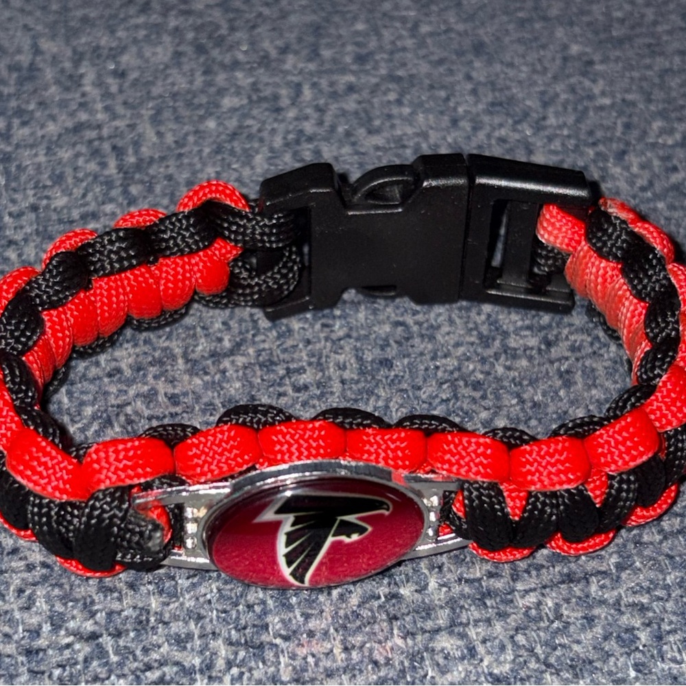 Stylish Falcons Paracord Bracelet